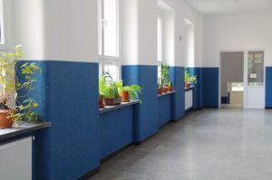 Zakończył się remont klatki schodowej i korytarzy w budynku Zespołu Szkół i Przedszkola w Miotku